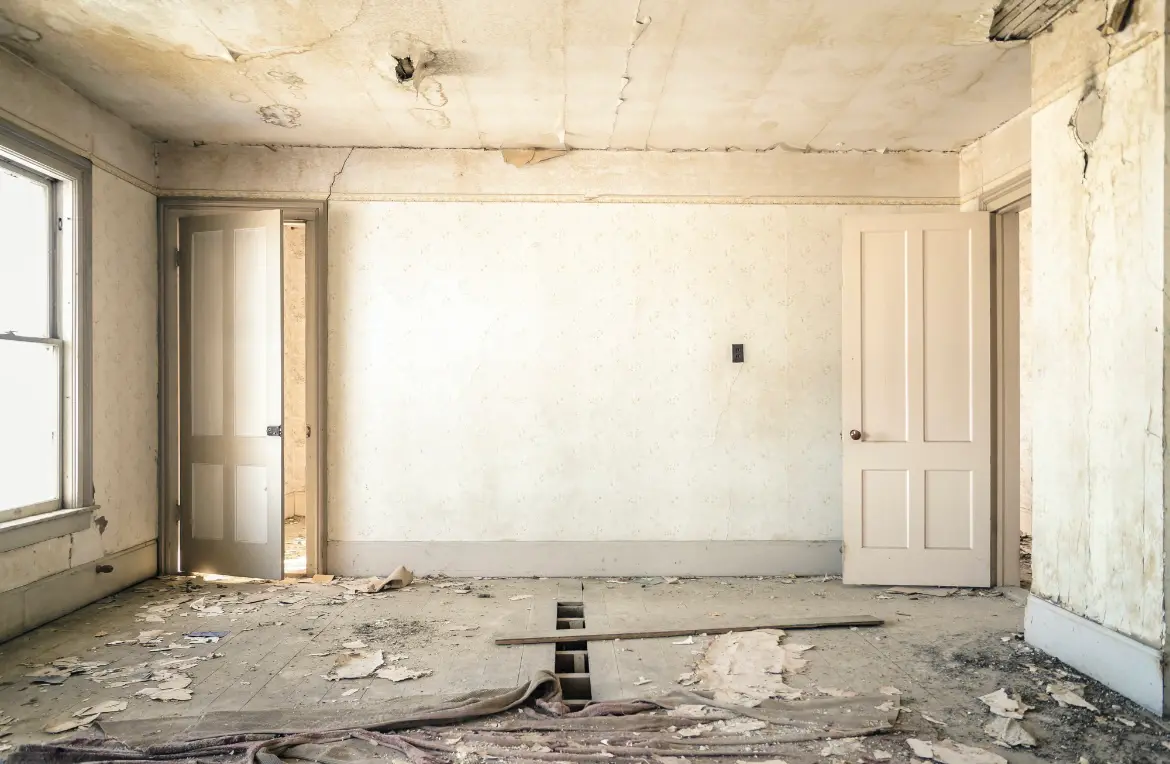 Waste disposal crew managing a cleanout project in Sandy Oaks